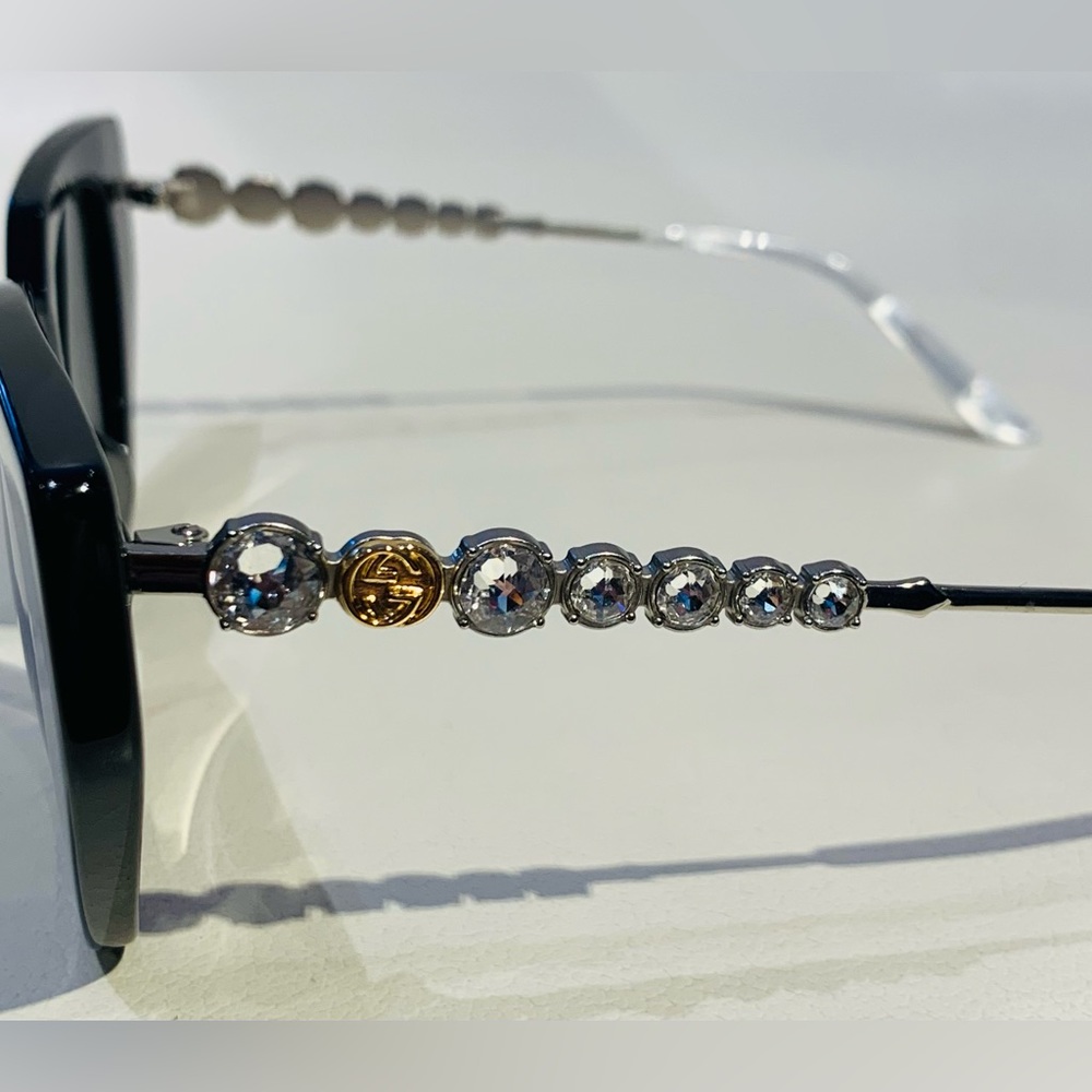 New Women’s Gucci Sunglasses - Picture 7 of 13